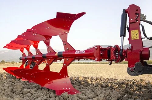 گاوآهن حاج قربان یک الگوی عملکردی عالی با تیغه های فولادی